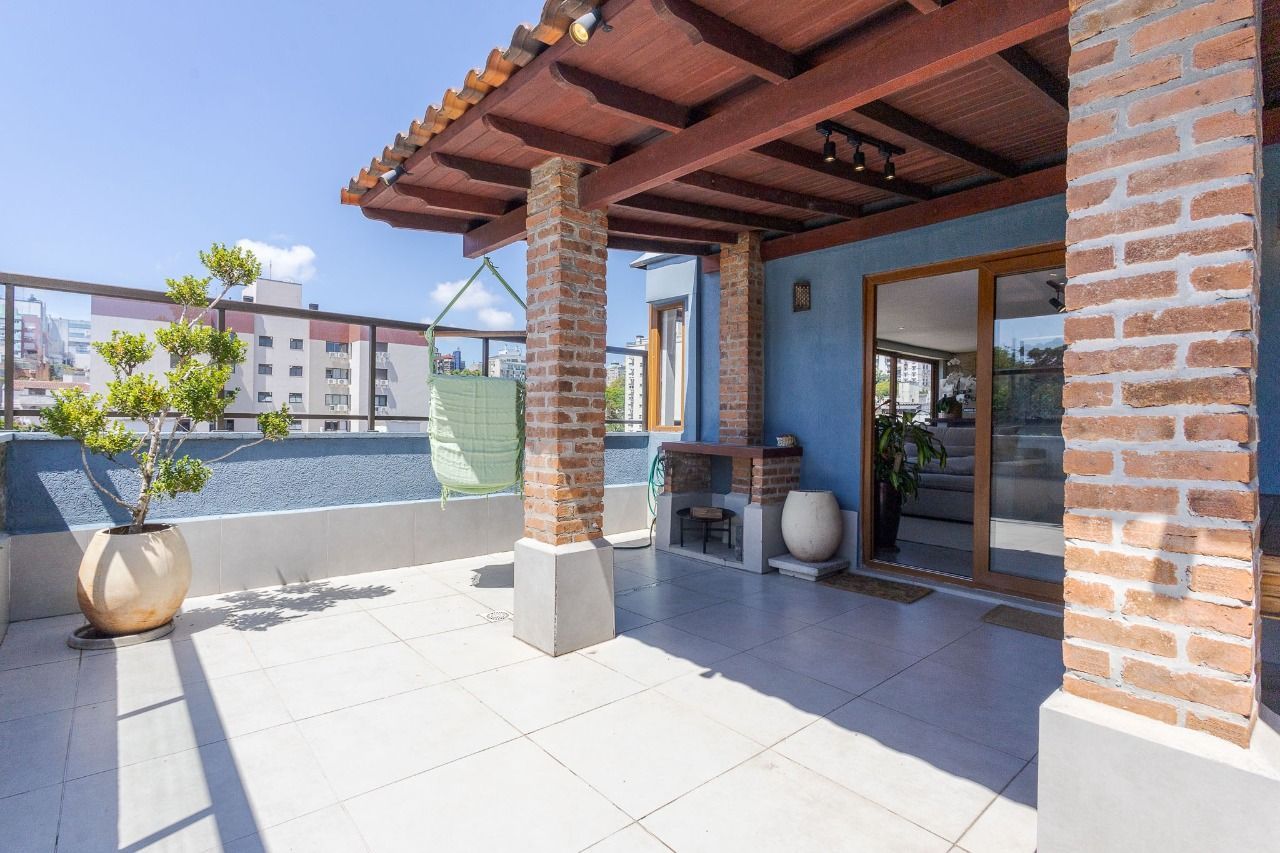 Cobertura reformada no Higienópolis