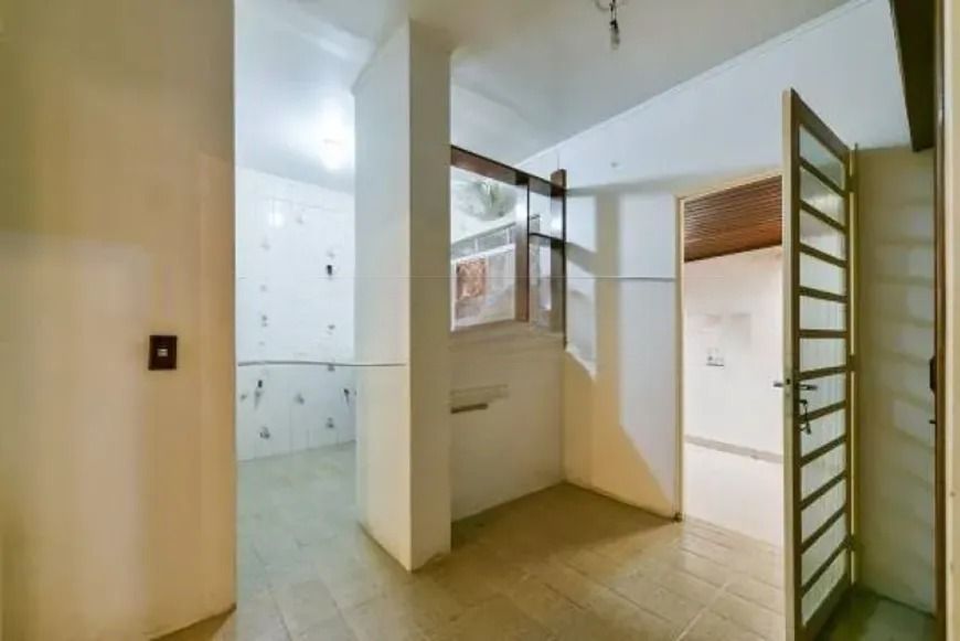 Casa à venda com 3 quartos, 231m² - Foto 6