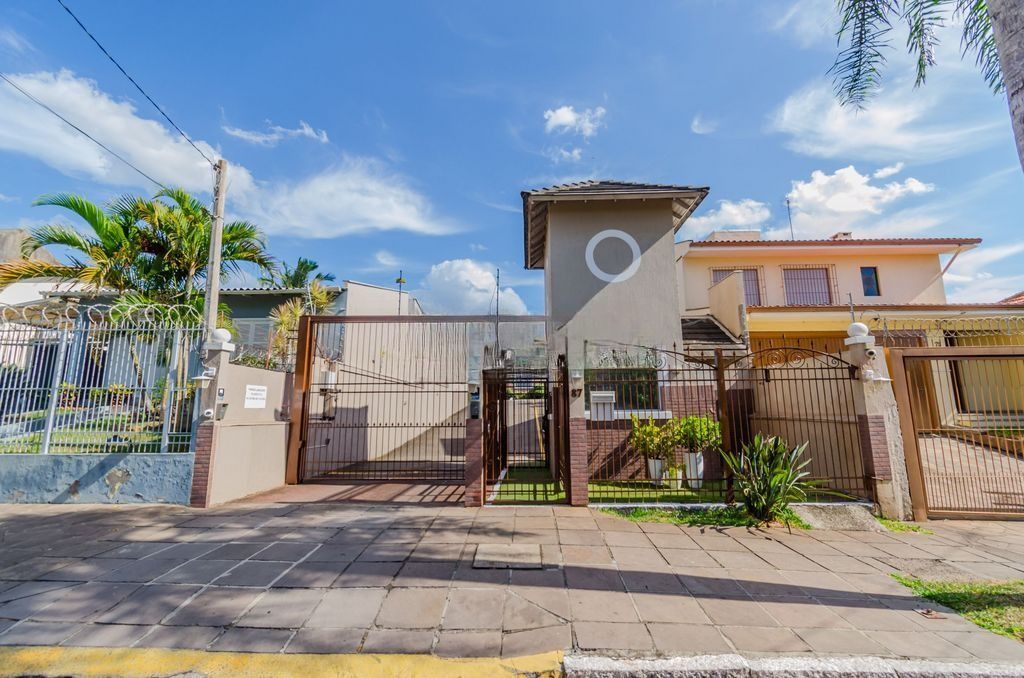 Casa de Condomínio 3 dormitórios no bairro São Sebastião