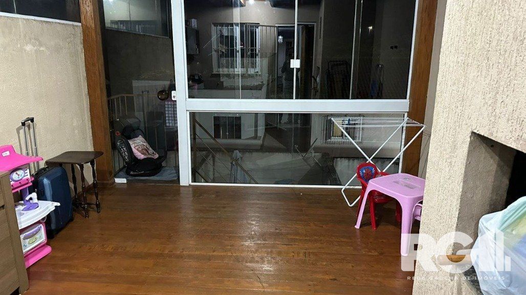 Sobrado à venda com 2 quartos, 70m², 2 vagas, Rua Germano Basler no bairro Jardim Leopoldina em Porto Alegre