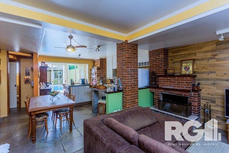 Casa à venda com 3 quartos, 275m², 3 suítes, 4 vagas, Rua Paulo Madureira Coelho no bairro Morro Santana em Porto Alegre