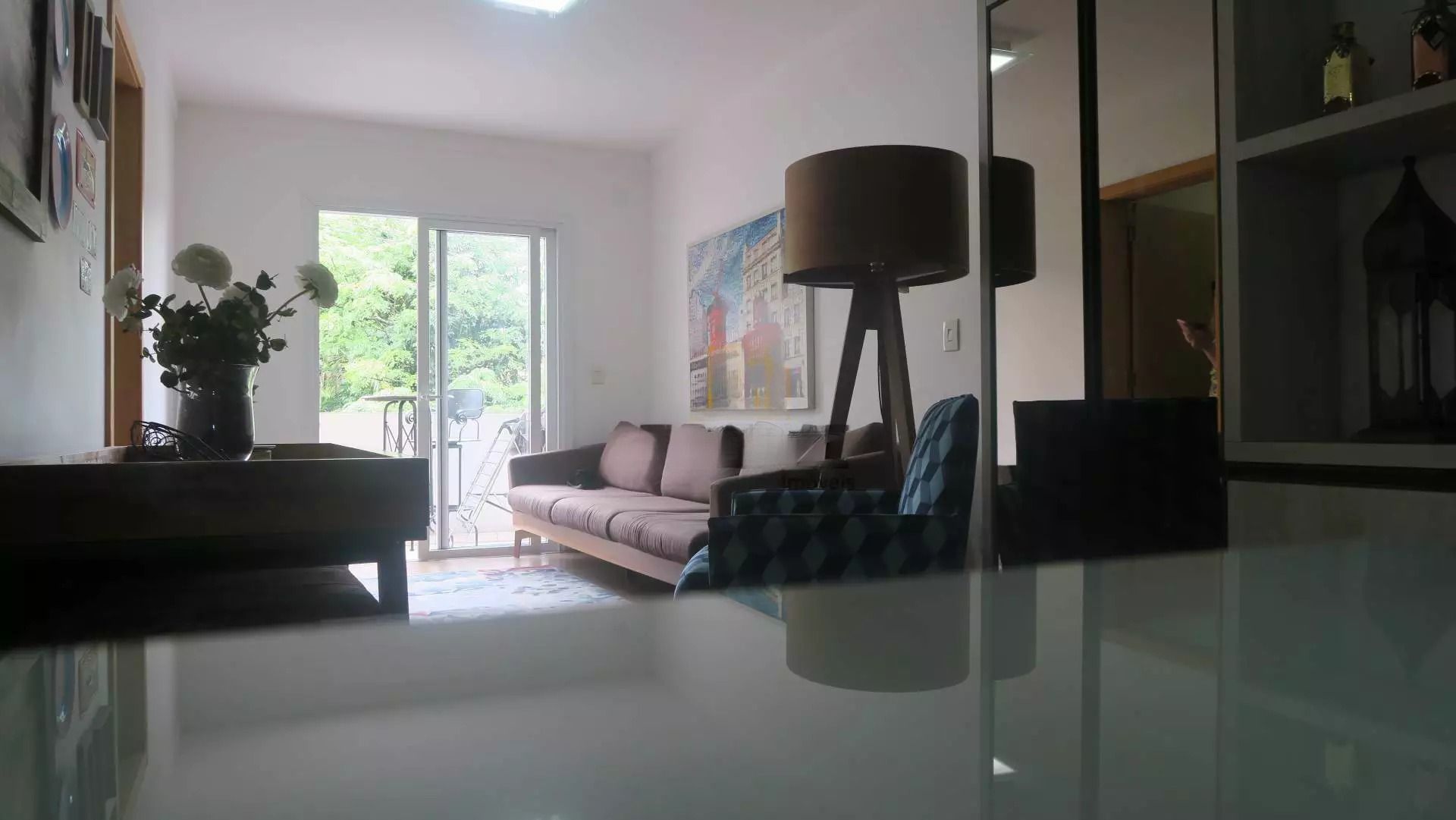 Apartamento com 3 dormitórios, suíte e churrasqueira.