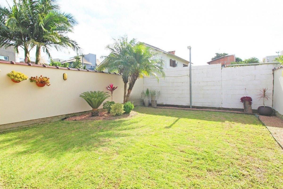 Casa Semimobiliada com 191m² em Condomínio