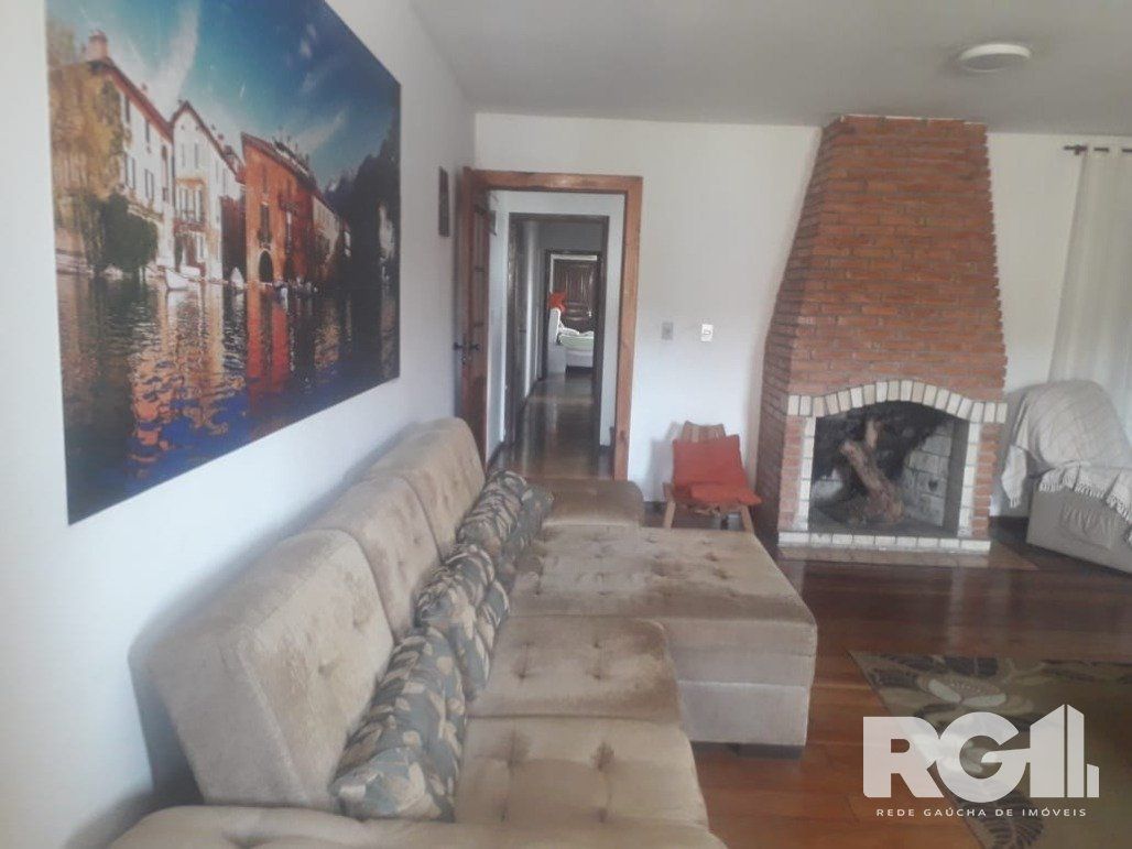 Casa à venda com 3 quartos, 150m², 2 vagas, Rua da Várzea no bairro Jardim São Pedro em Porto Alegre