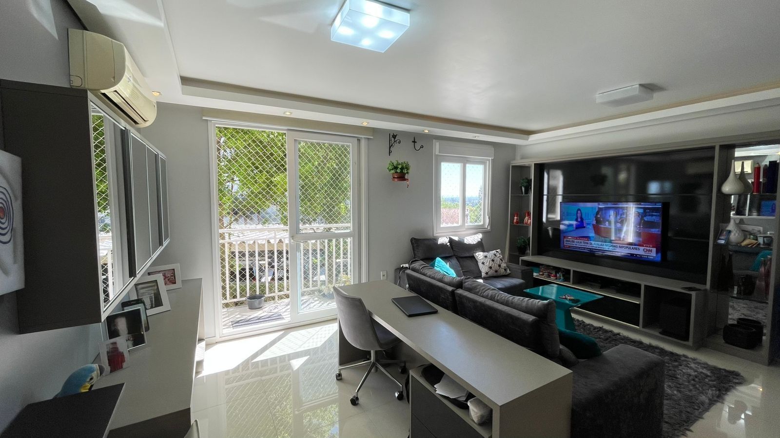 Apartamento mobiliado com sacada e churrasqueira