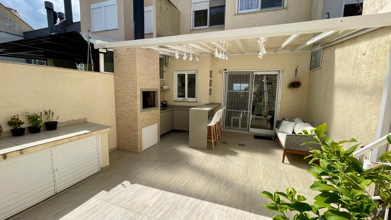 Casa mobiliada com living integrado e pátio gourmet