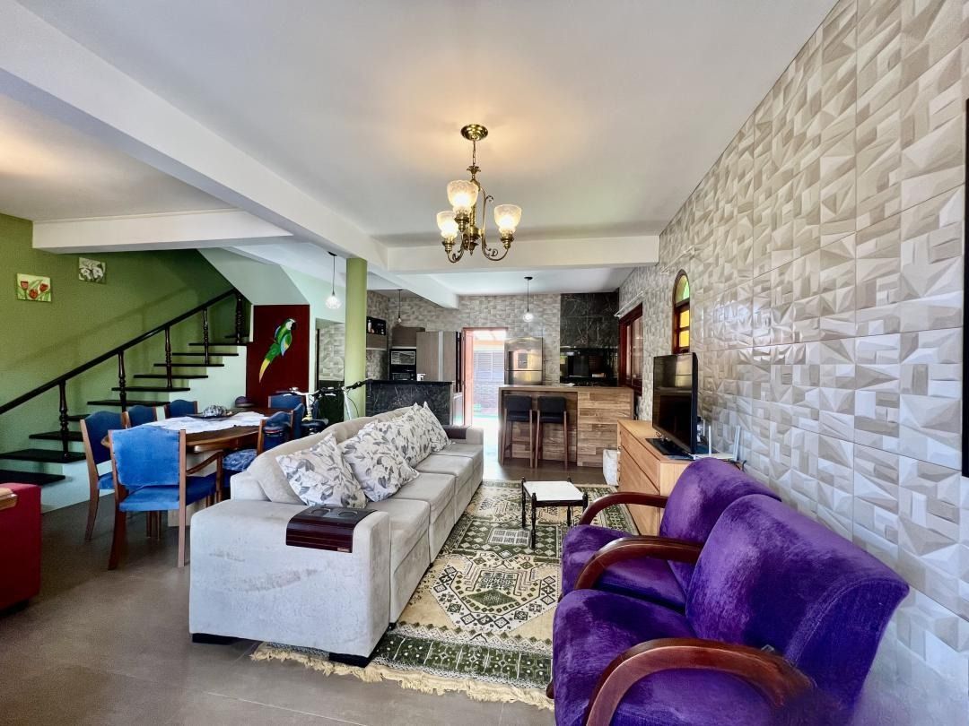 Casa à venda com 5 quartos, 176m² - Foto 4