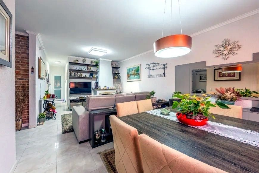 Casa térrea, 159m² privativos, patio com piscina, no Bairro São Sebastião. — foto 5