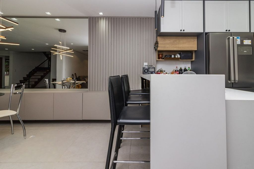 Casa à venda com 4 quartos, 310m² - Foto 2