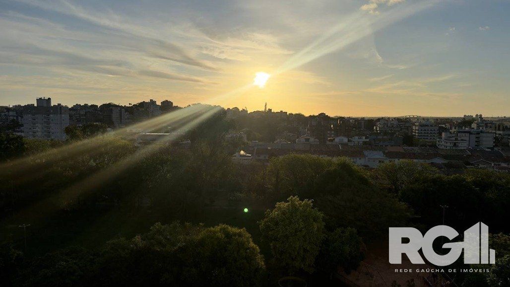 Apartamento à venda com 2 quartos, 69m², 1 suíte, 1 vaga, Rua Mauro Guedes de Oliveira no bairro Jardim Lindóia em Porto Alegre