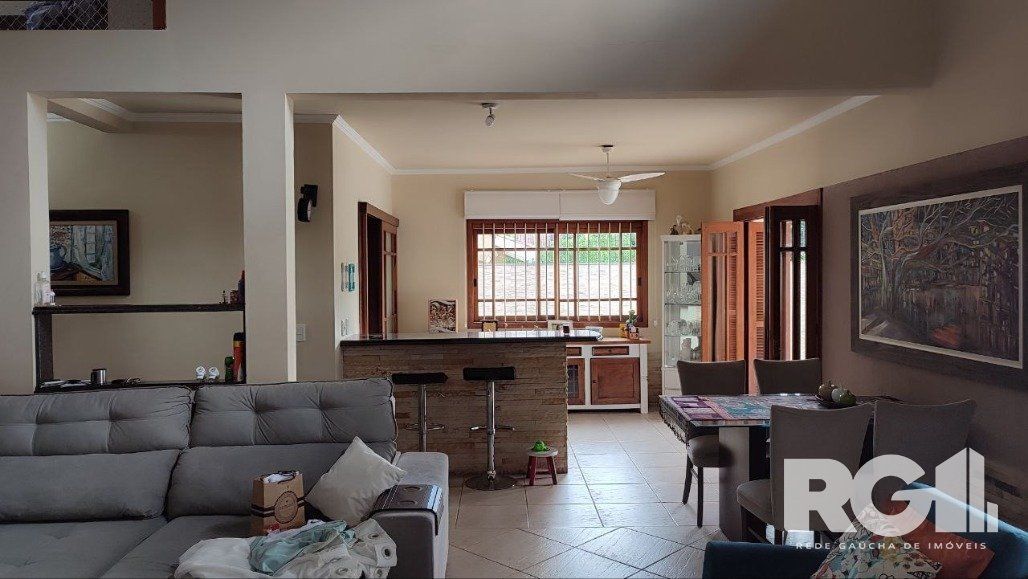 Casa à venda com 3 quartos, 262m², 1 suíte, 3 vagas, Rua Paulo Madureira Coelho no bairro Morro Santana em Porto Alegre