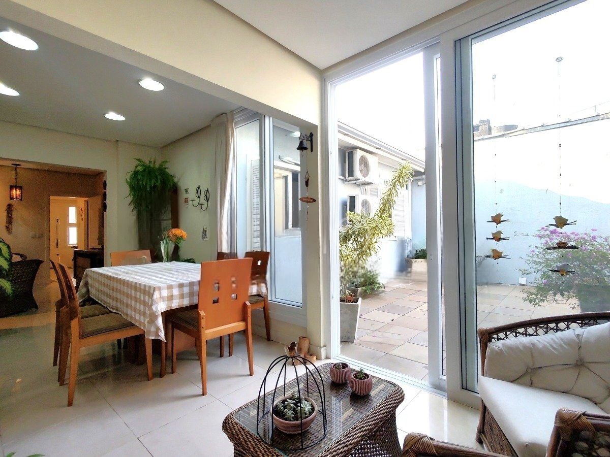 Casa 4 dormitórios no bairro Sarandi