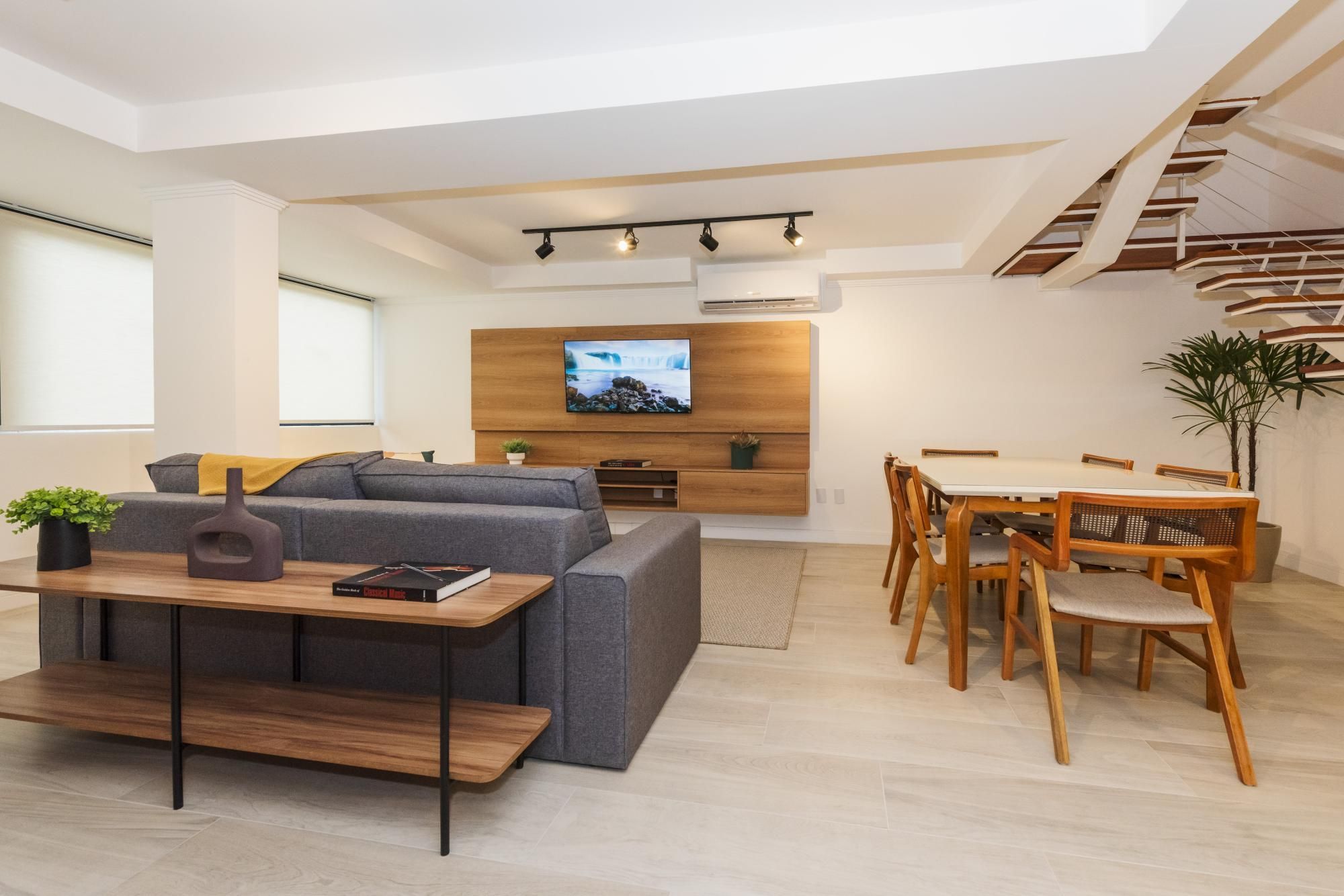 Apartamento à venda com 3 quartos, 108m² - Foto 2