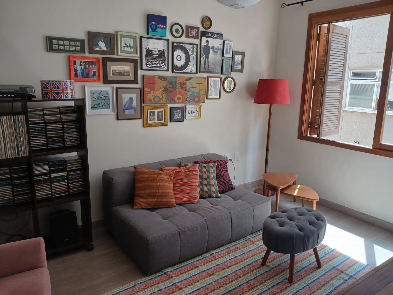 Apartamento grande, de 1 dormitório no bairro Menino Deus, Porto Alegre, RS
