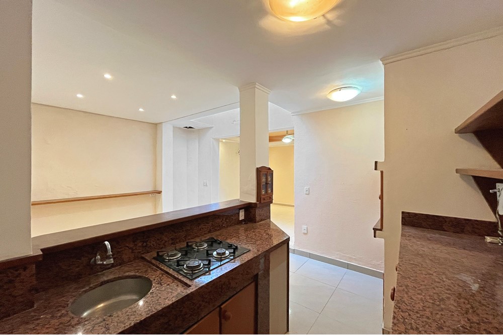 Casa de Condomínio à venda com 2 quartos, 210m² - Foto 18