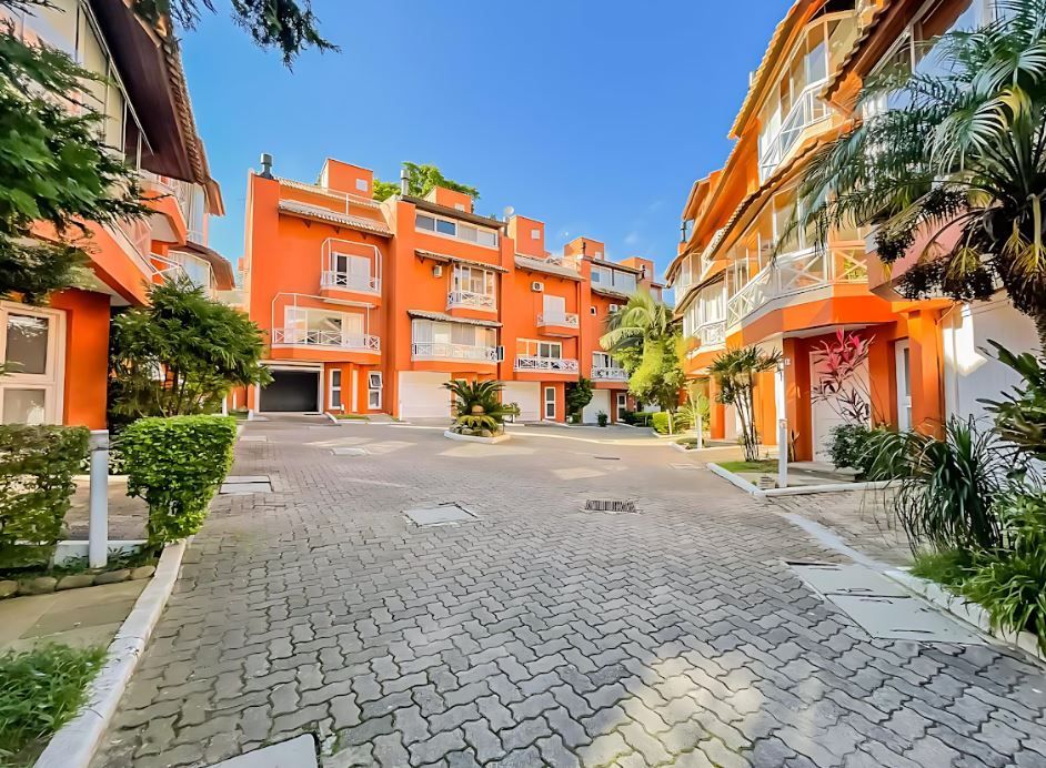 Casa em condominio na Vila Assunção com 4 dormitorios 1 suite e elevador.