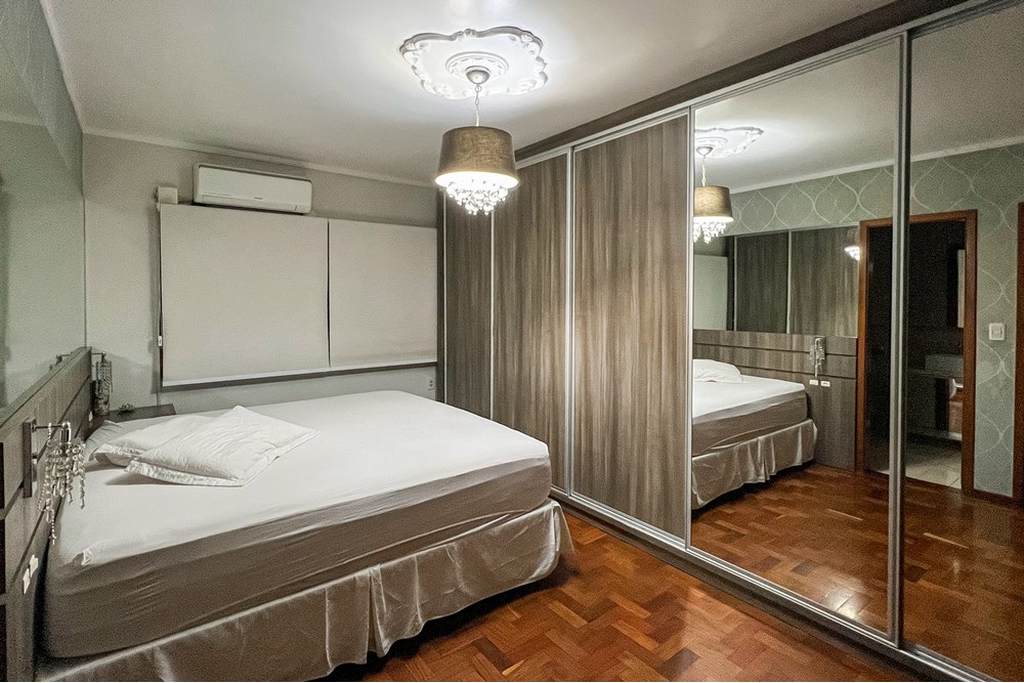 Casa à venda com 4 quartos, 246m² - Foto 11