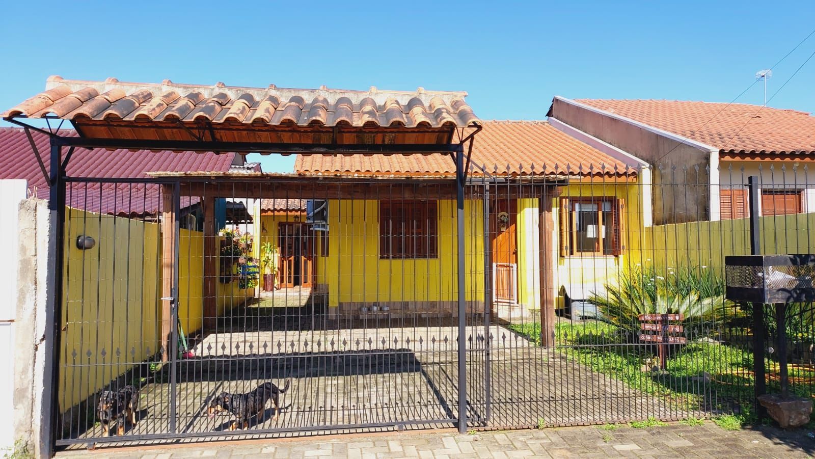 Casa à venda com 2 quartos, 90m² - Foto 1