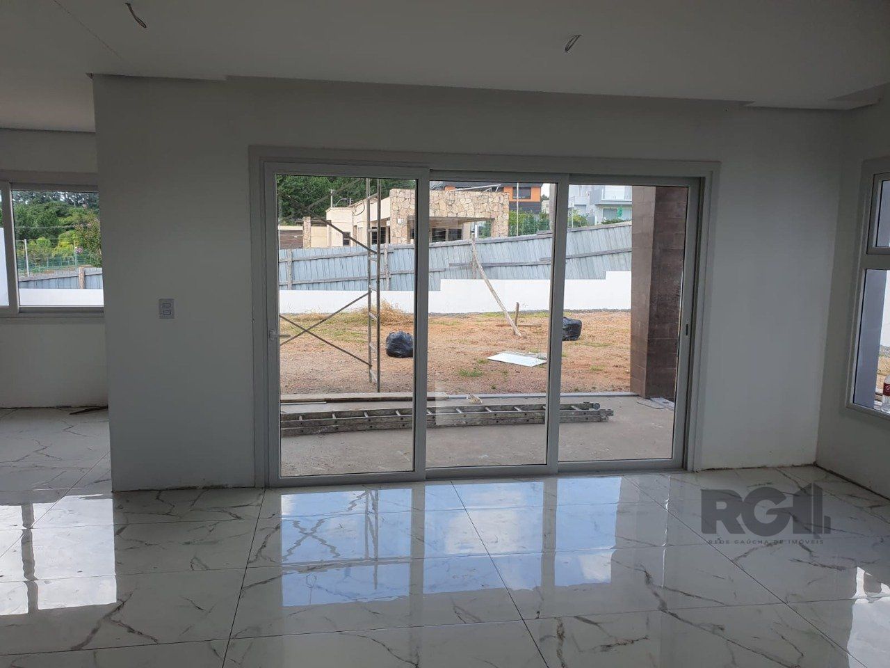 Casa de Condomínio à venda com 4 quartos, 330m² - Foto 9