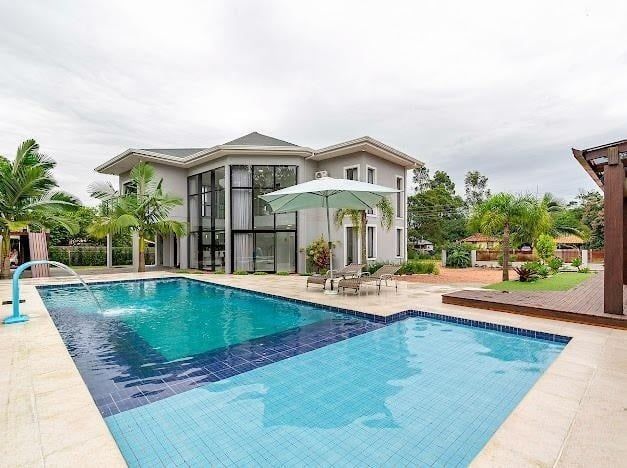 Casa de Condomínio à venda com 4 quartos, 270m² - Foto 1