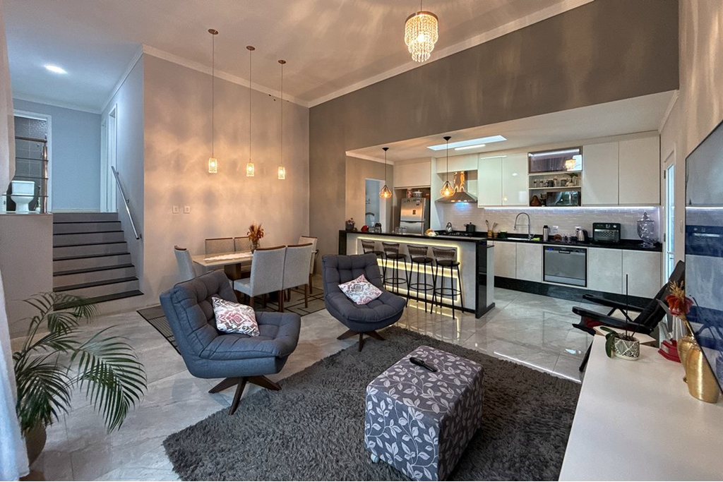 Casa, 5 quartos, 195 m² - Foto 1