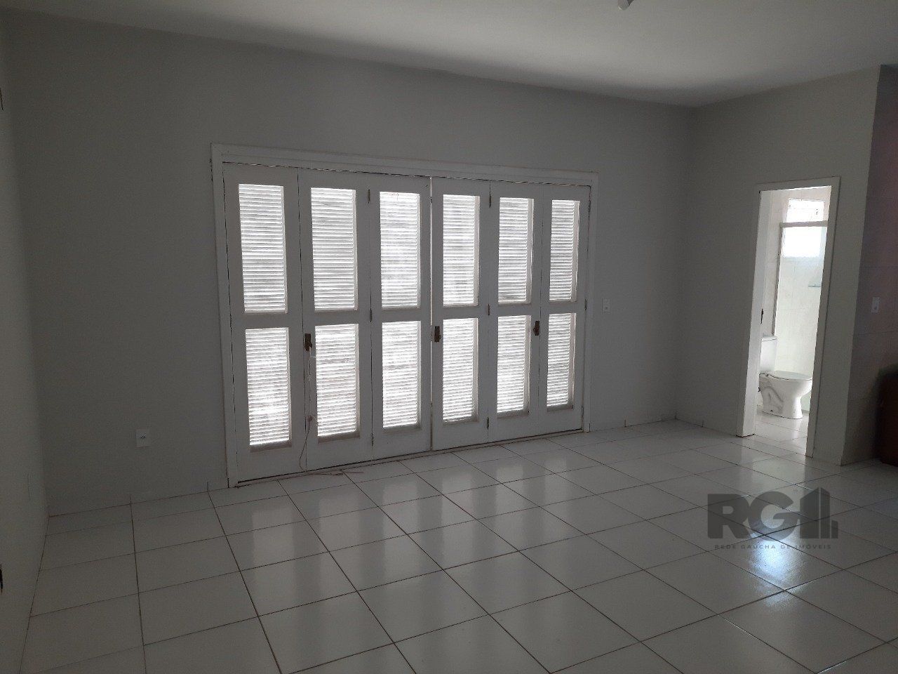 Casa à venda com 8 quartos, 200m² - Foto 30