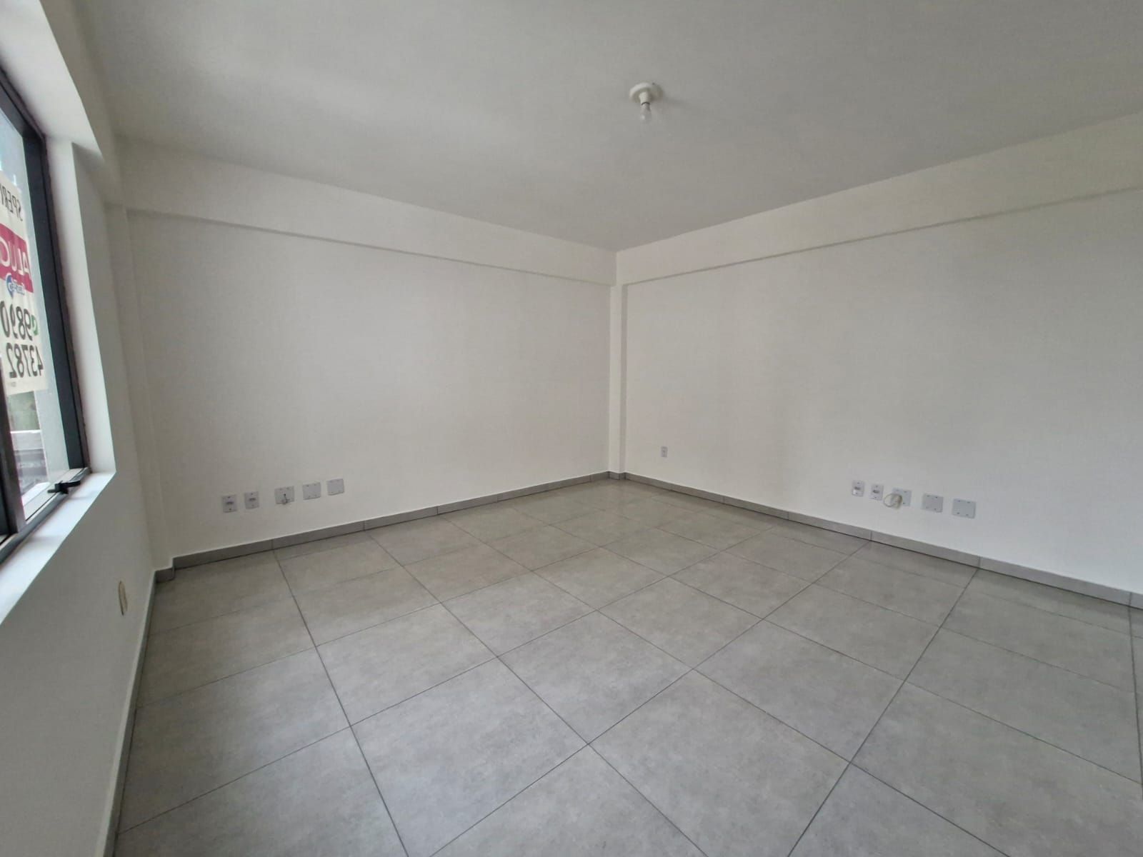 Conjunto Comercial-Sala para alugar com 1 quarto, 21m² - Foto 2