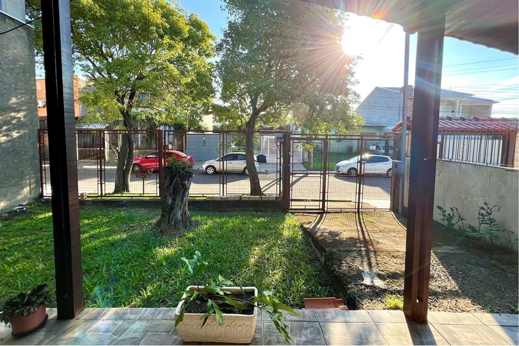 Casa à venda com 3 quartos, 240m² - Foto 1