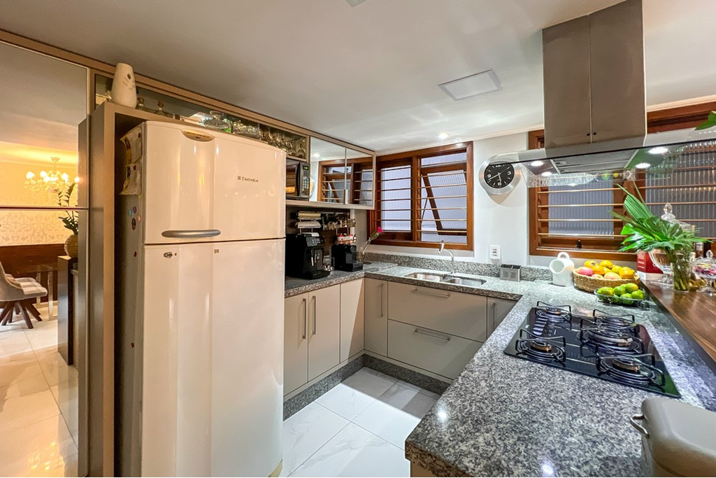 Casa à venda com 4 quartos, 246m² - Foto 76