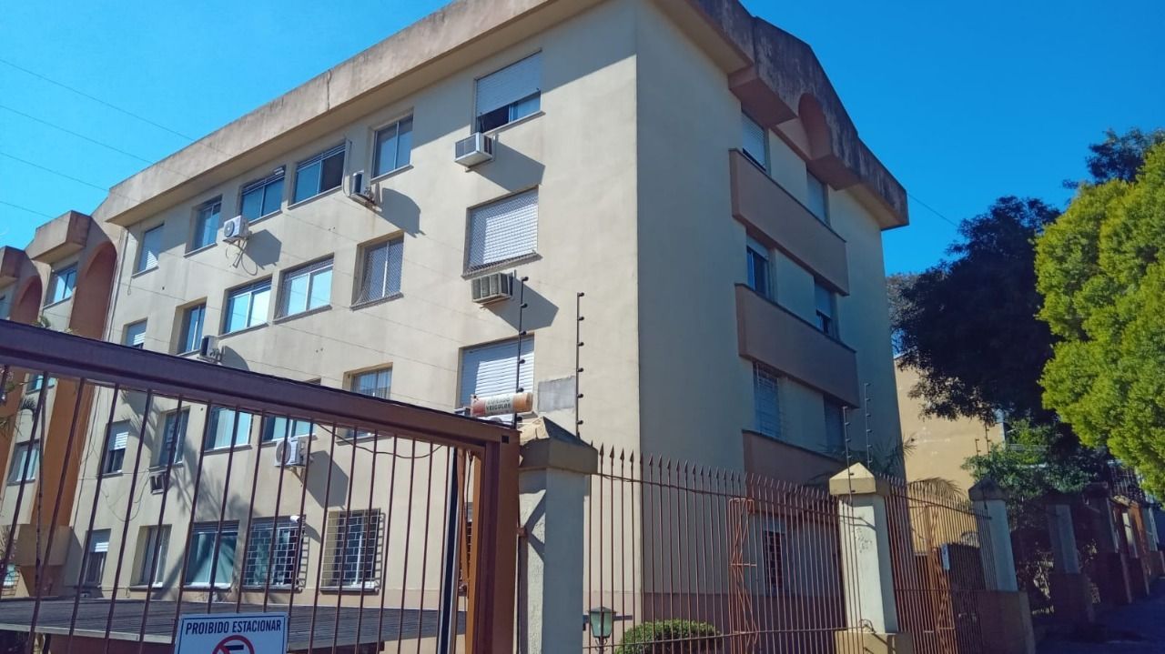 Apartamento de 2 dormitórios um lance de escada