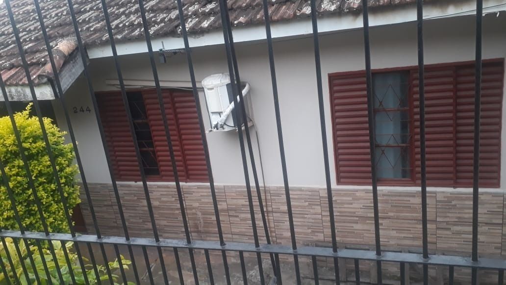 Casa à venda com 2 quartos, 80m² - Foto 1