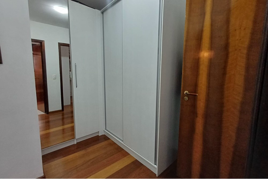 Casa à venda com 3 quartos, 318m² - Foto 4