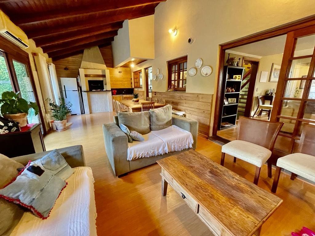 Casa 3 dormitórios, sendo 1 suites, 1 vaga - Teresópolis, Porto Alegre
