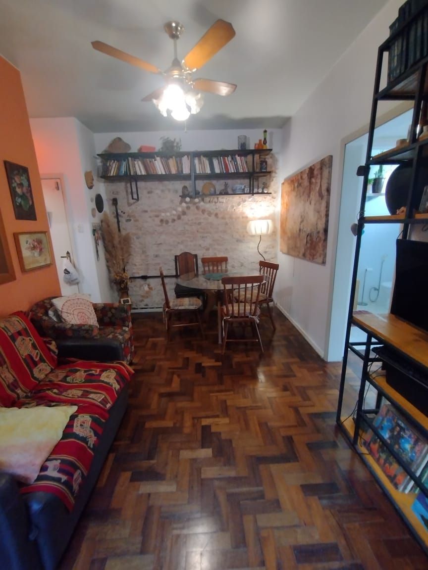 Apartamento 02 dormitórios, com pátio no Bairro São Geraldo