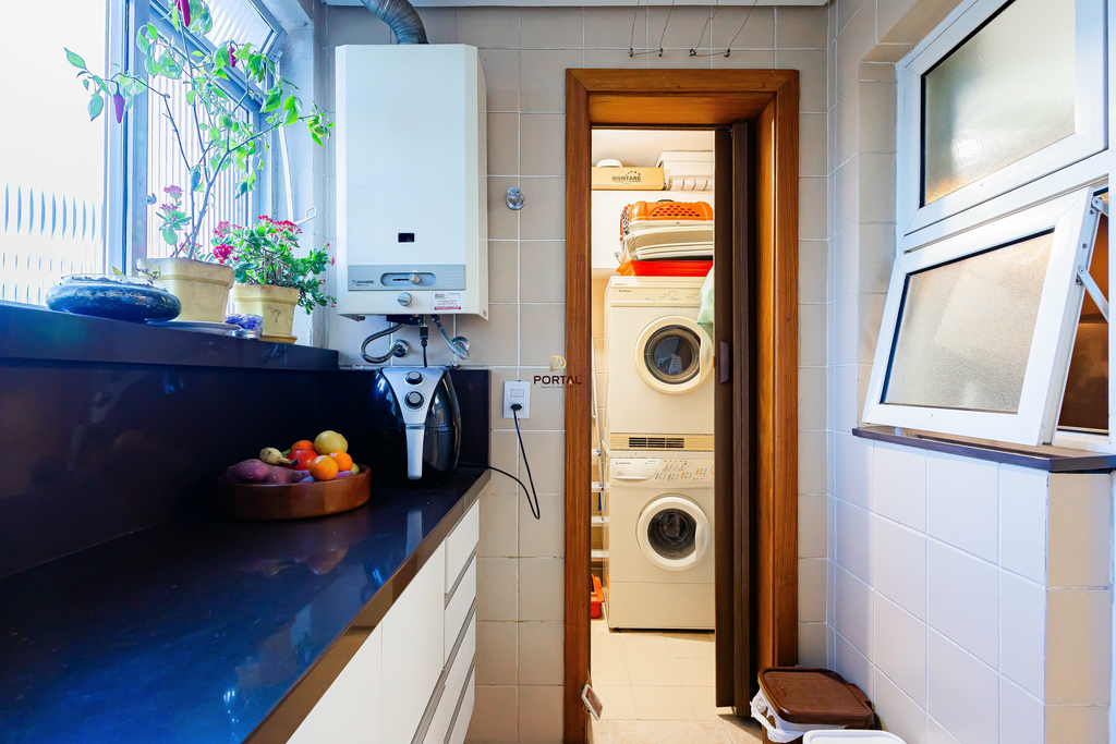 Apartamento à venda com 3 quartos, 96m² - Foto 2