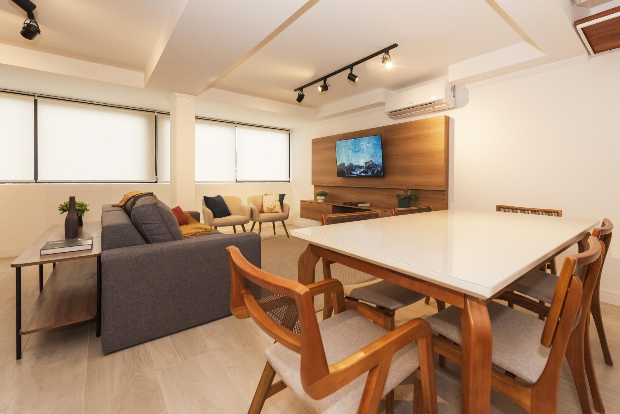 Apartamento Decorado Com 3 dormitórios e 1 suíte em Porto Alegre, RS
