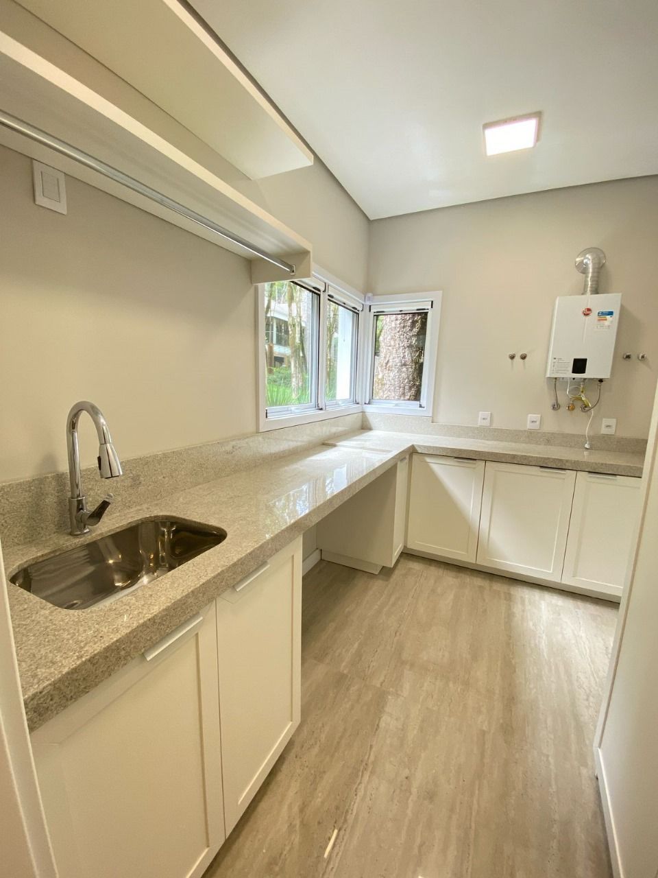 Casa de Condomínio à venda com 3 quartos, 321m² - Foto 9