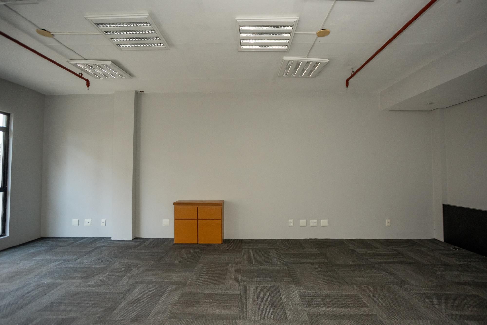 Sala Comercial no Austin Carlos Gomes, 1 sala, para alugar, 45 m², Petrópolis - Porto Alegre — foto 5