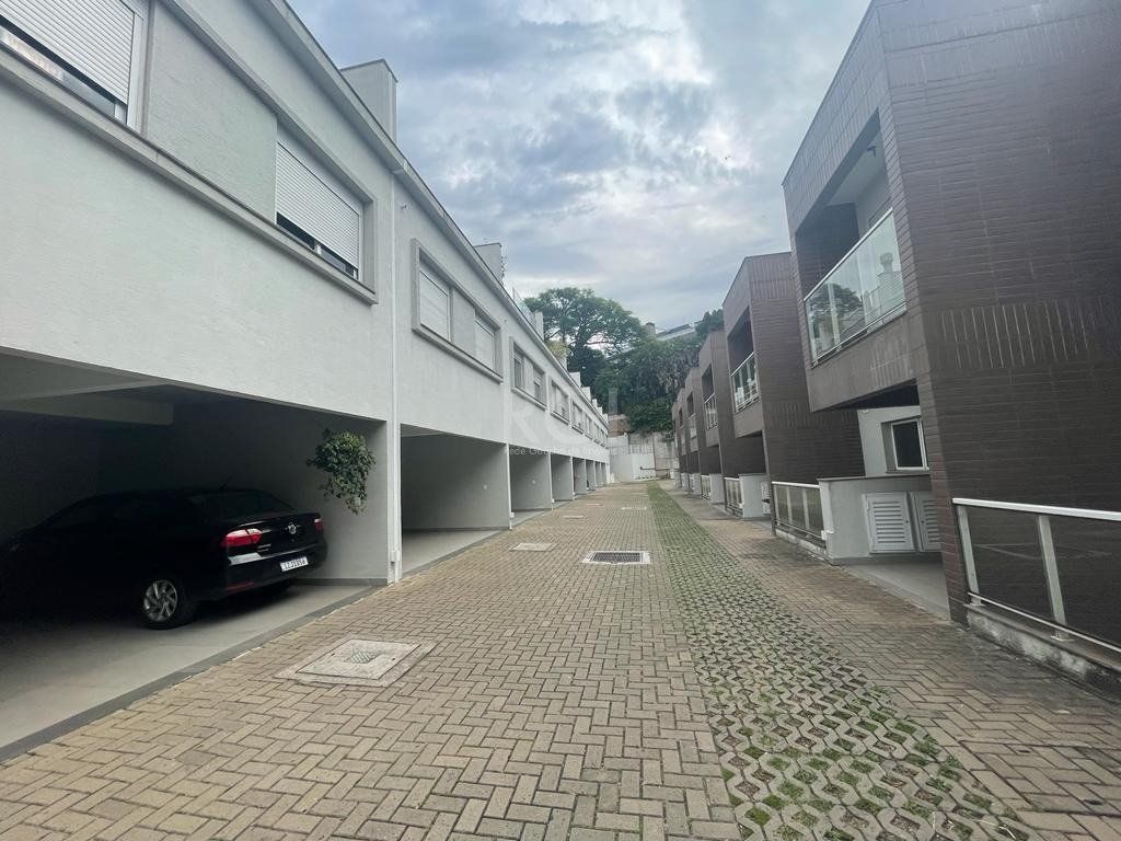 Casa de Condomínio à venda com 3 quartos, 251m² - Foto 2