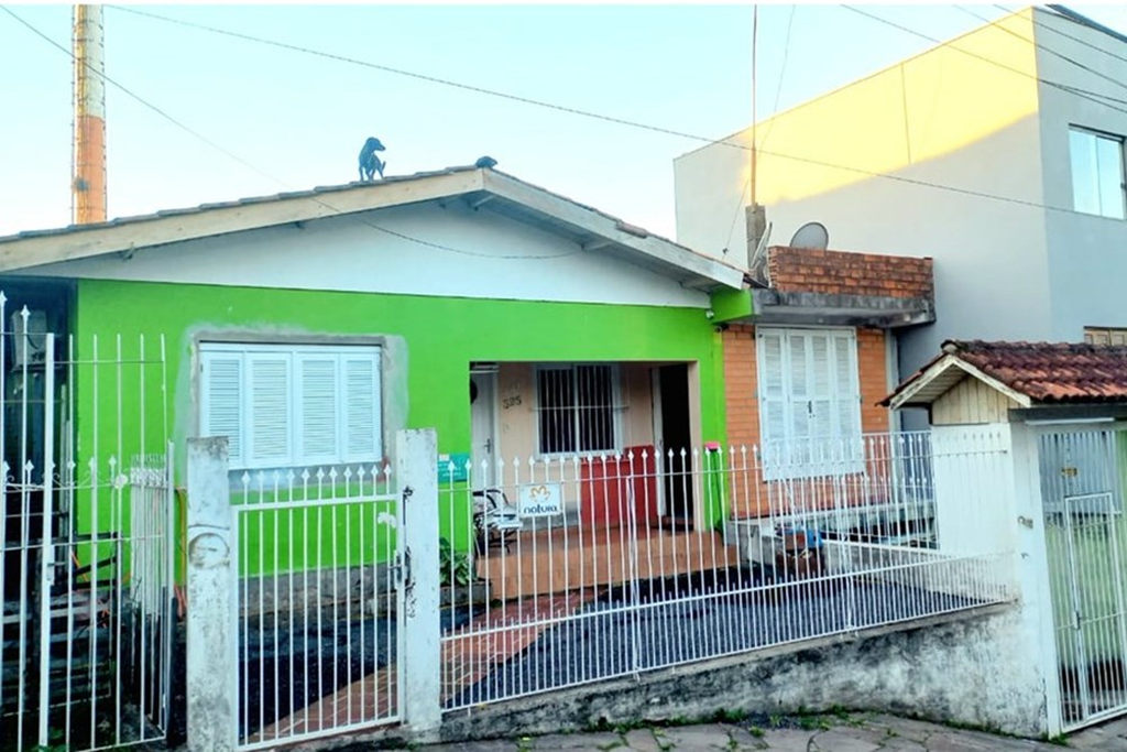 Casa à venda com 3 quartos, 179m² - Foto 1