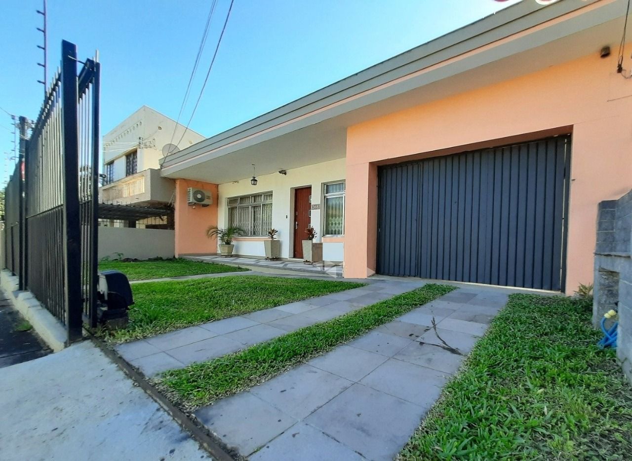 Casa à venda com 4 quartos, 300m² - Foto 1