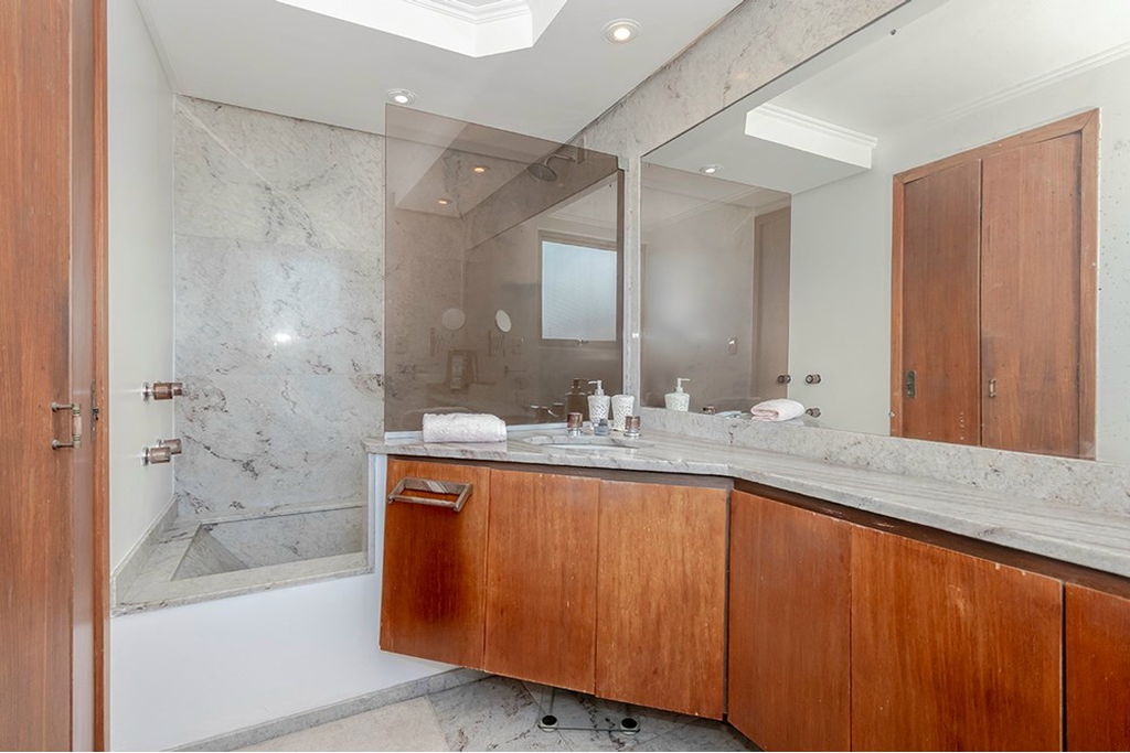 Apartamento à venda com 3 quartos, 139m² - Foto 9