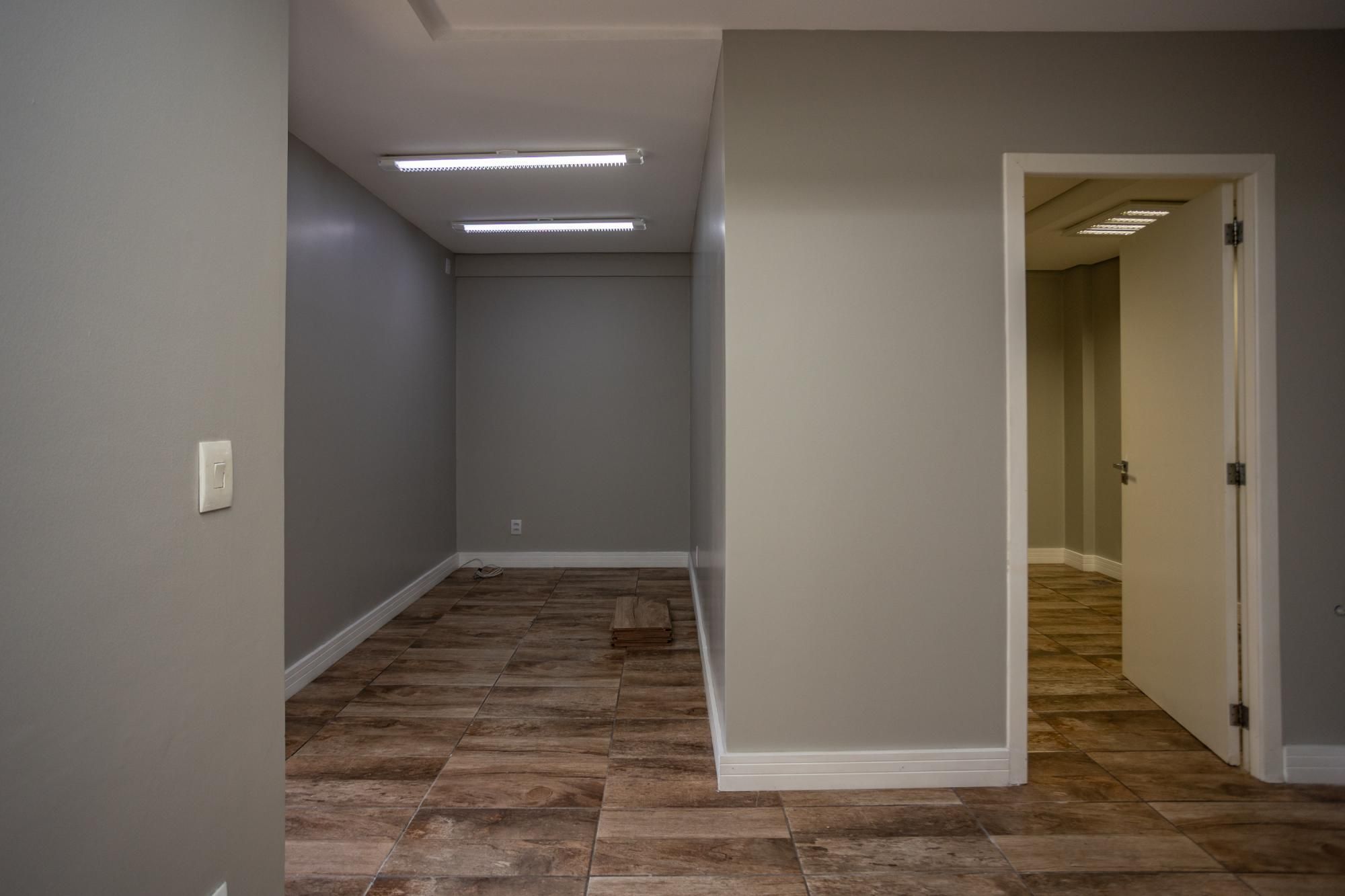 Sala Comercial no Austin Carlos Gomes, 1 sala, para alugar, 90 m², Petrópolis - Porto Alegre — foto 3