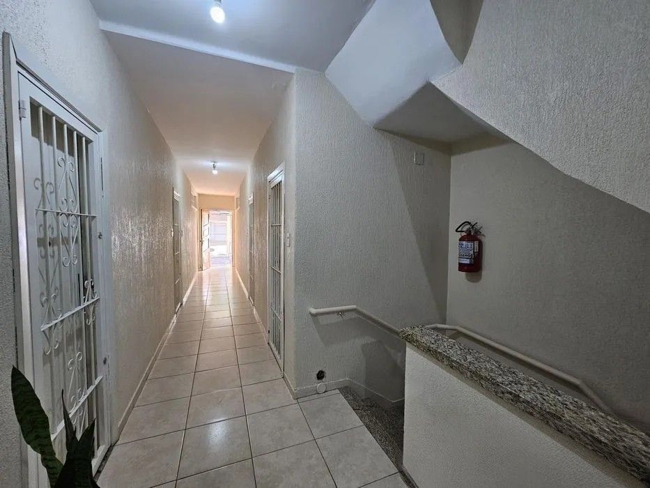 Apartamento de 02 quartos  semimobiliado no Bairro Petropólis
