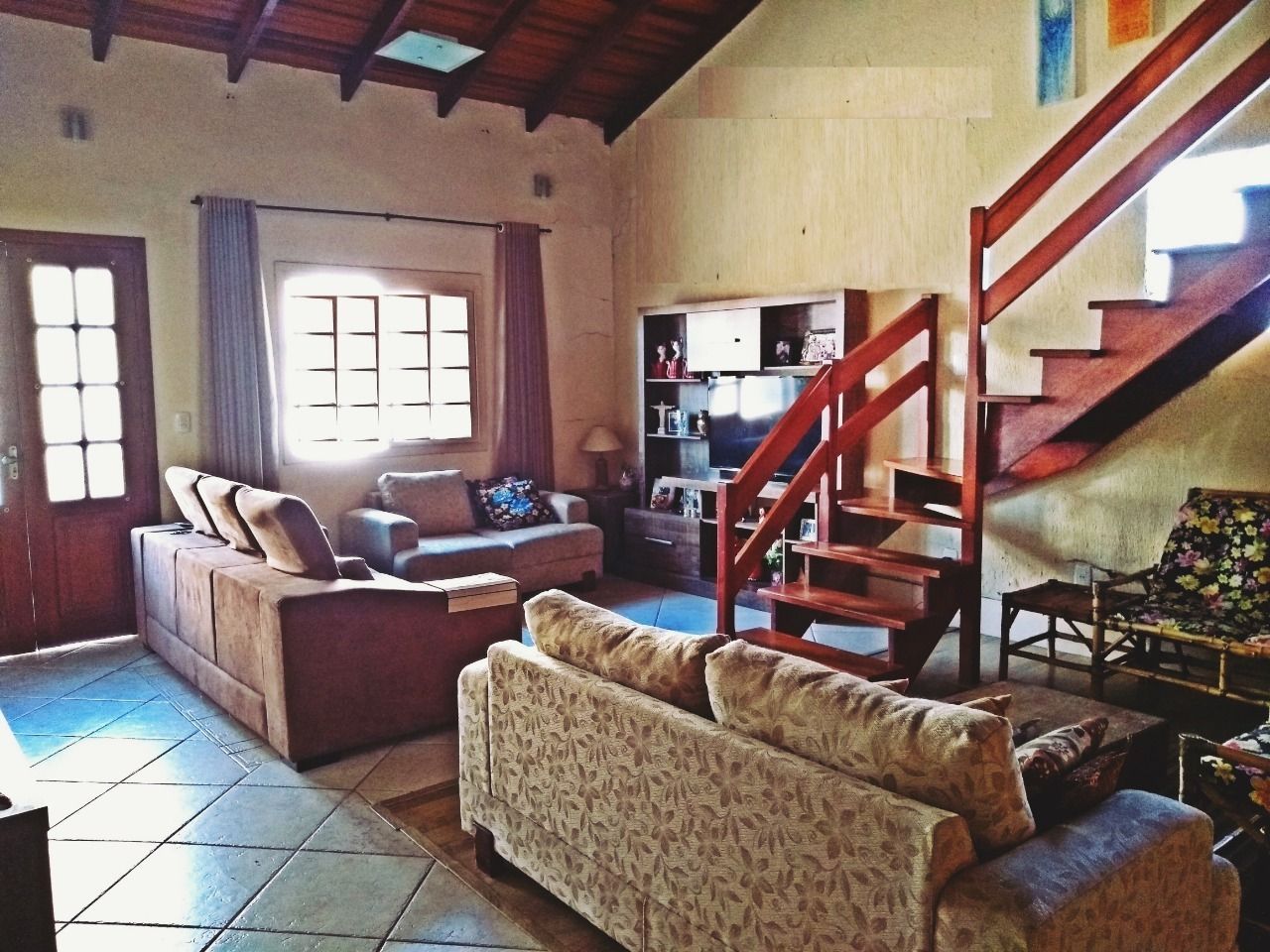 Casa à venda com 3 quartos, 250m² - Foto 1