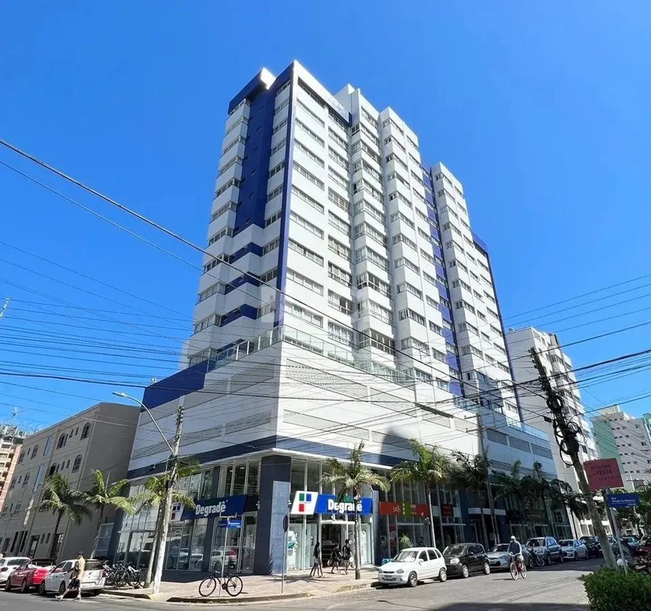Apartamento com 03 Quartos e 02 vagas em Torres (01 suíte)