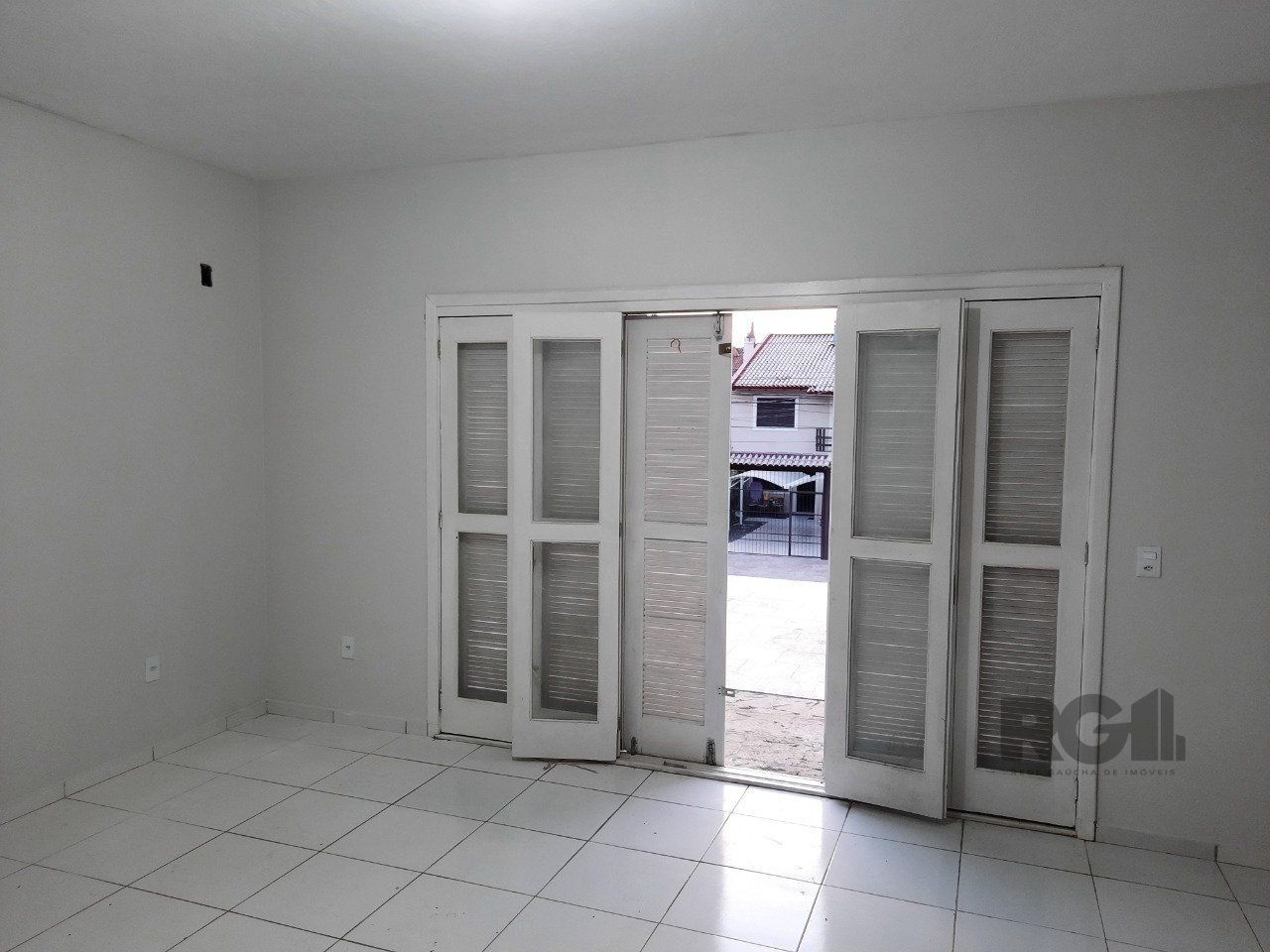 Casa à venda com 8 quartos, 200m² - Foto 17