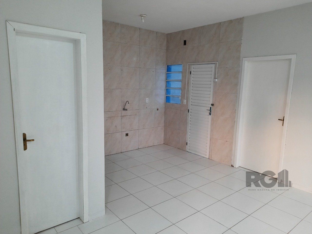 Casa à venda com 8 quartos, 200m² - Foto 7