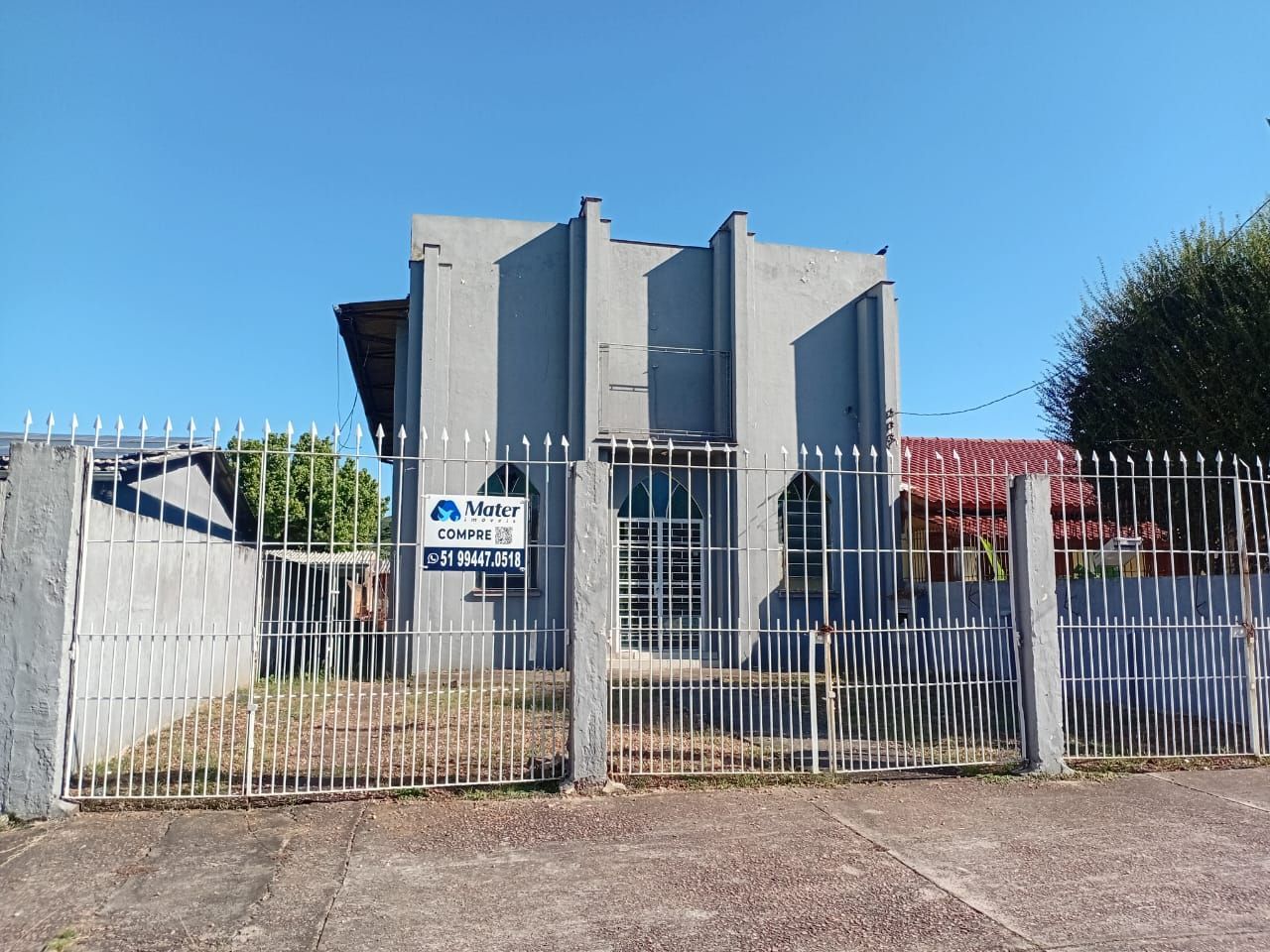 Prédio comercial no bairro Camaquã em Porto Alegre/RS.