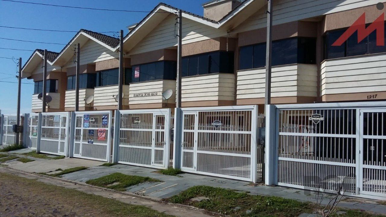 Sobrado em Trmandai com 2 suirtes, 2 banheiros, 1 vaga, churrasqueira e varanda.